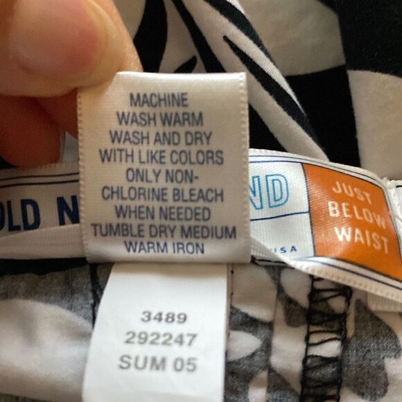 🔥3/$20🔥 Old Navy black and white cotton skirt size 4 - Picture 8 of 9